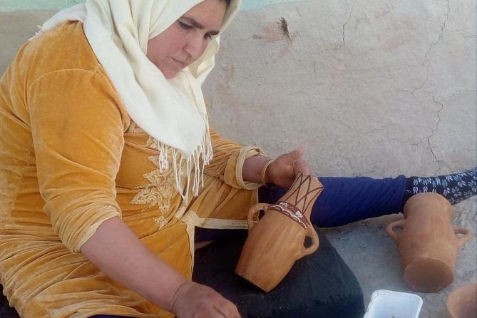 2-Day Immersive Rif Pottery Experience with 3-Night Homestay - Day 2: Burnishing, natural pigments, and open-air firing