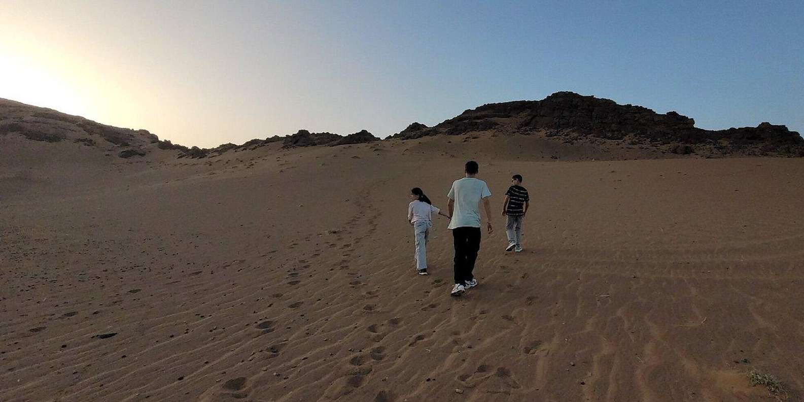 2-Day Luxury Excursion from Marrakech to the Zagora Desert - Berber Camp Night: Dinner, Music, and Starlit Simplicity