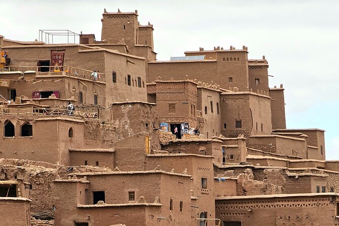 4 Days Desert Safari Tour from Marrakech to Merzouga - Merzouga arrives: camel trek timing, mint tea, and campfire night skies