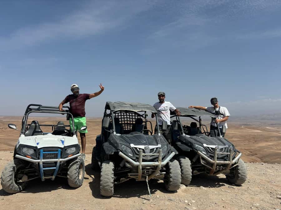 Agafay Desert: Buggy Rides, Dinner & Show Under the Stars - Dinner under the stars: Tajine, fruits, and keeping food tidy