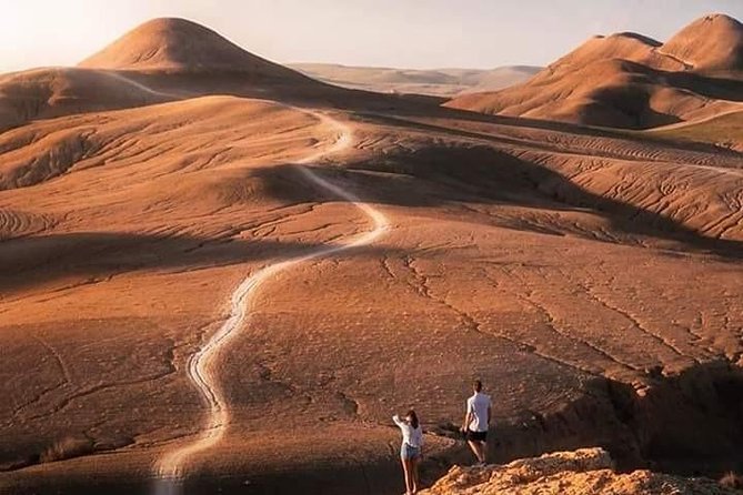 Agafay Desert Dinner show and Camel Ride & Sunset - Marrakech to Agafay Desert: How the evening actually plays out