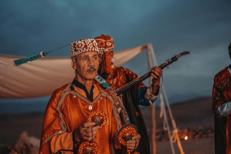 Agafay Desert Luxury Dinner w Live Music & Fire Show - Meeting point and the 6:00 PM departure rhythm