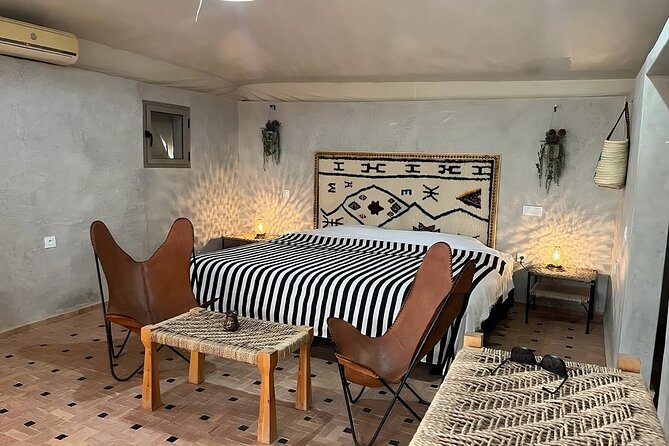 Agafay Desert Luxury Overnight Stay with Magical Dinner Shows - Marrakech to Agafay: the pickup, the timing, the reality