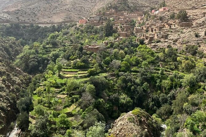 Amizmiz: Berber Villages & Atlas Mountains Tour - Guides, Pace, and How the Day Stays Personal