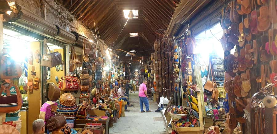 Authentic Moroccan Crafts Tour in the Marrakech Souks - Start at Koutoubia and Jemaa el-Fnaa: Getting Oriented Before You Shop