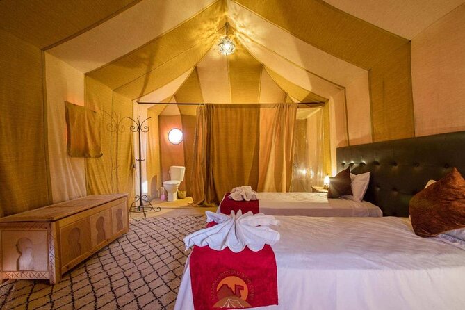 Camel trek with 1 Night in Luxury camp with Dinner+ Sundbording - Ensuite luxury camp: what comfortable really means here