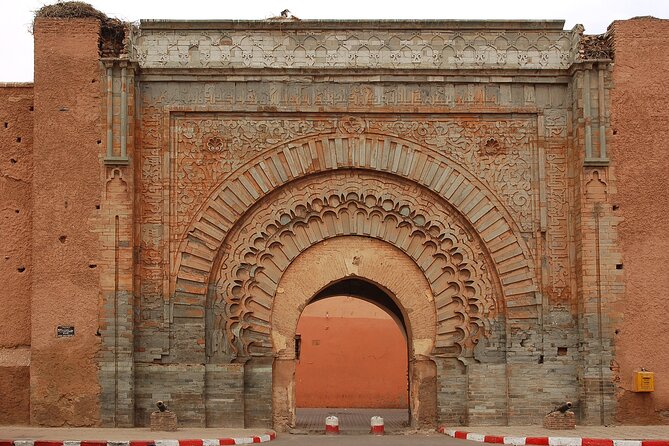 Casablanca 1-Day Layover Private Tour and Authentic Moroccan Bath - Souk shopping, Casablanca Twin Center, and Ain Diab: the city’s two moods