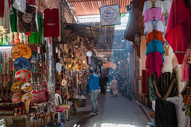 Casablanca 1-Day Layover Private Tour and Authentic Moroccan Bath - Hassan II Mosque: the 210-meter minaret and why it’s worth the early focus