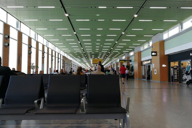 Casablanca Airport Transfer - Private Transfer vs. Taxi Lines: The Stress Test