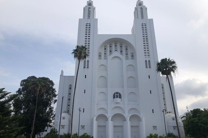 Casablanca and Morocco Shared Walking Tour with Licensed Guide - Mosquee Ould El Hamra (1789): a focused historical stop in the middle of the walk