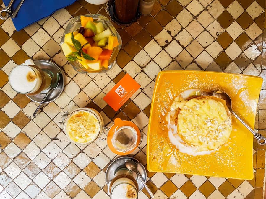 Casablanca: Central Market Food Tour with Tastings and Lunch - Starting at Bank Al Maghrib: a practical meeting point