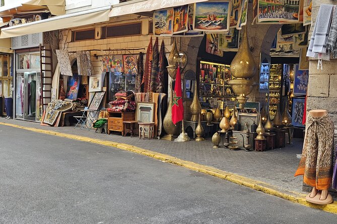 Casablanca City Tour: Hassan II Mosque, Medina & Hidden Gems - Old Medina and Habous Quarter: Street Life in Moroccan Form