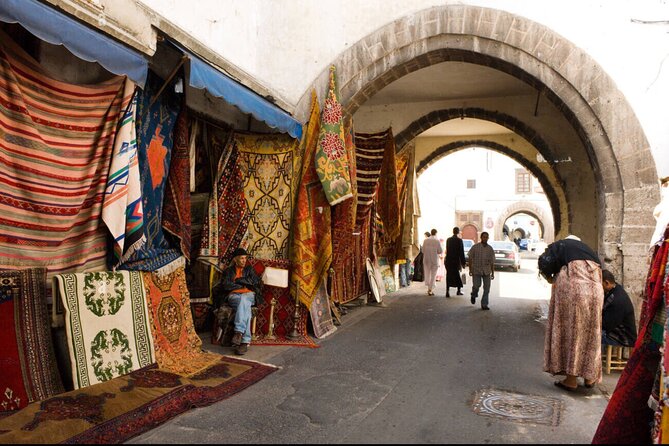 Casablanca Cruise break Tour including Guided Mosque Ticket - Old Medina Walk: Narrow Lanes, Souks, and Getting Your Bearings