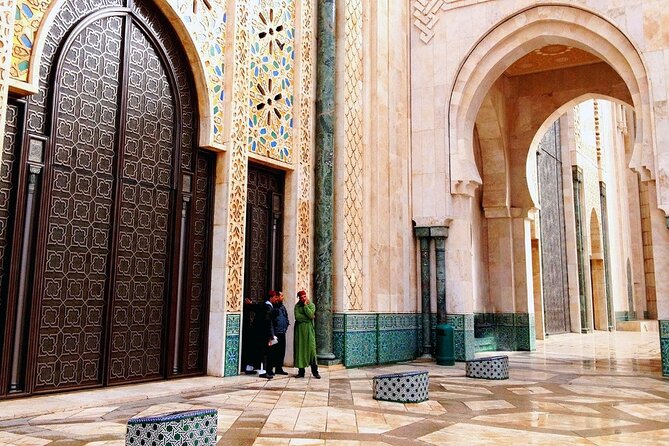 Casablanca Guided Tour with Hassan II Mosque Admission - Marche Central Casablanca: local life and bargaining reality