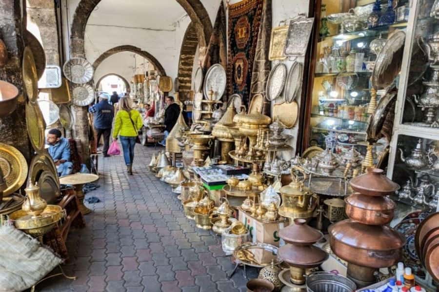 Casablanca: Layover Sightseeing Tour with Airport Transfer - Hubous area and the tea-and-shopping rhythm