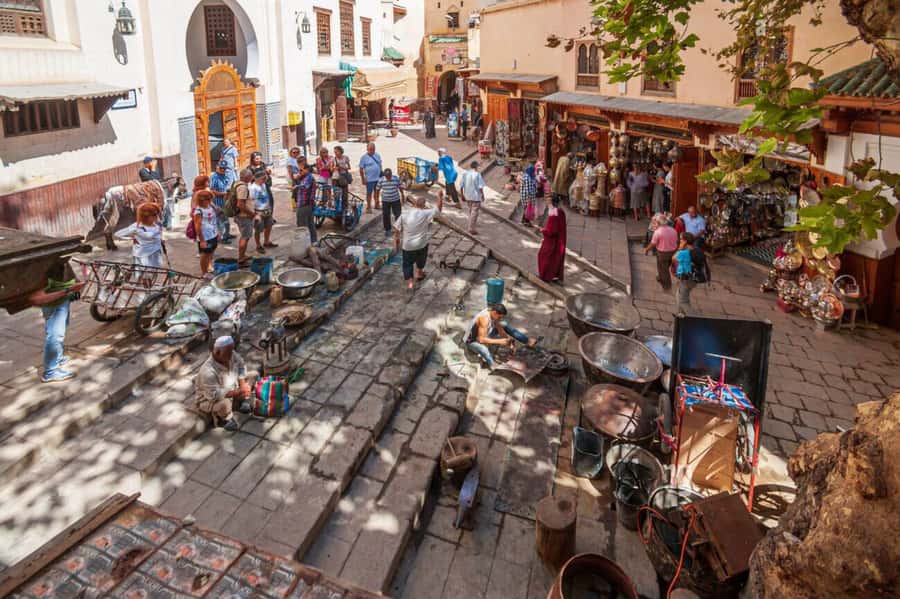 Casablanca to Fez: Scenic & Historical Day Trip with Lunch - Nejjar Tannery Fountain: A Classic Fez Stop With a Leather Reality Check