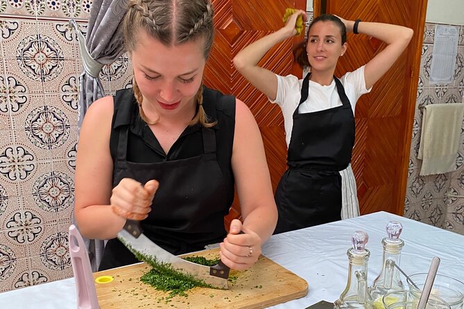 Cooking class with Yassine & Mom - The cooking lesson: spices, technique, and building the meal step-by-step