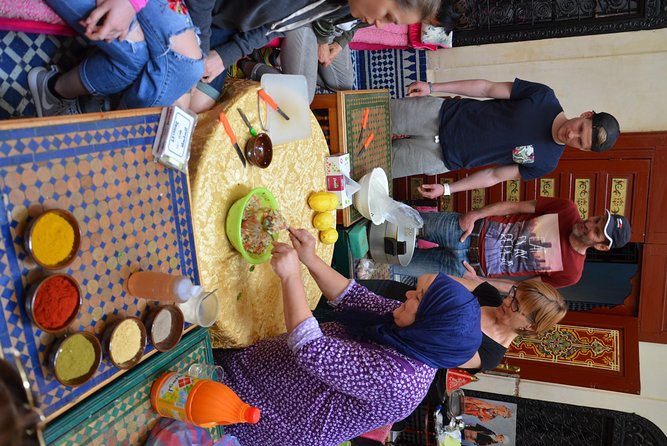 Cours de cuisines chez l'habitant - The souk visit: ingredients you can recognize later