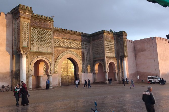 Day Trip from Fez to Meknes and Volubilis - Stop 3: Meknès medina highlights, from fortified walls to Bab Mansour