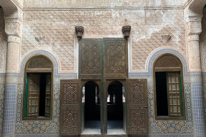 Day Trip from Marrakech to the ancient Kasbah Ait Ben Haddou & Telouet valley - The last leg back to Marrakech: a drop-off stop and a reality check