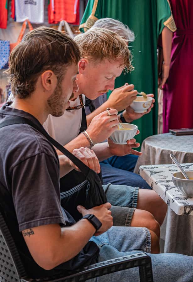 Discover Marrakech Street Food with a Local Guide - Starting in the Right Place: Jamaa el-Fna to Cafe de France