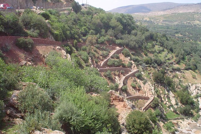 Emin Evry's Cave and Ouzoud waterfalls - The first stop near Demnate: breakfast with peacocks and a quick break