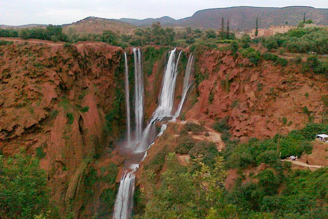 Emin Evry's Cave and Ouzoud waterfalls - The boat ride and the stairs: getting close to the water