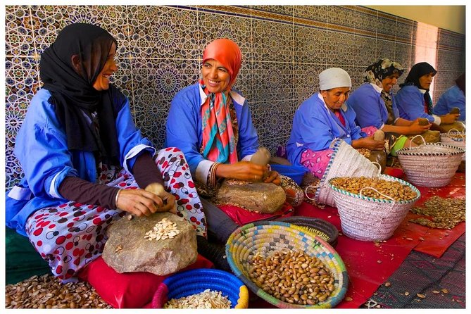 Essaouira Beach: Private Full-Day Luxury Trip from Marrakech - Stop 4: Fish market in a simple, no-fuss way