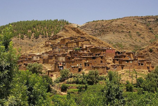 Excursion to the Ourika valleys from Marrakech - The 8:00 am Atlas road: how the day starts