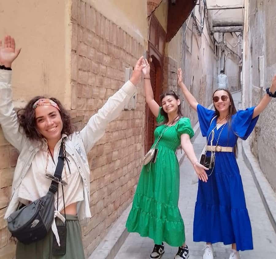 Explore Fes: Unforgettable Guided Walking Tour of the Medina - Meeting at Oued Zhoune and getting your bearings quickly