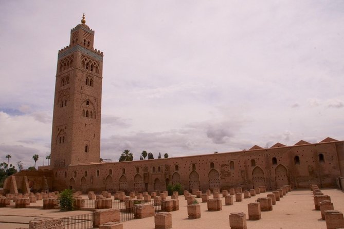 Explore Marrakech Medina: Private Tour Including Bahia Palace Visit - Bread at a communal bakery and the tanjia oven moment