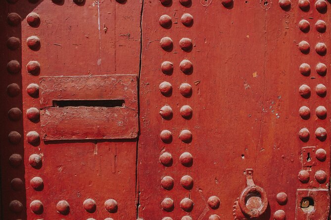 Explore the Hidden Gems and Main Sites of the Fes Medina - Bab Bou Jeloud (Blue Gate): start by getting your bearings