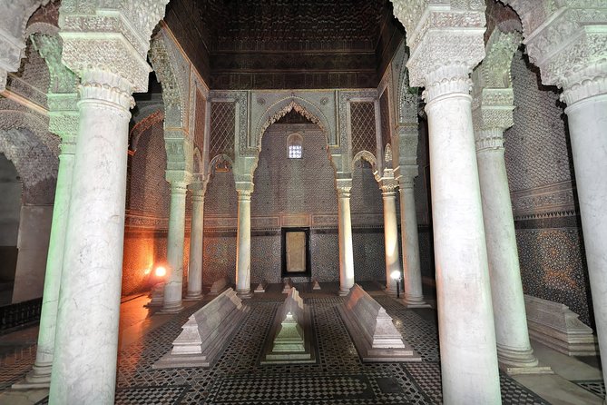 Exploring Marrakesh in half-day sightseeing tour - Jemaa el-Fna and the medina: time to orient, not time to conquer