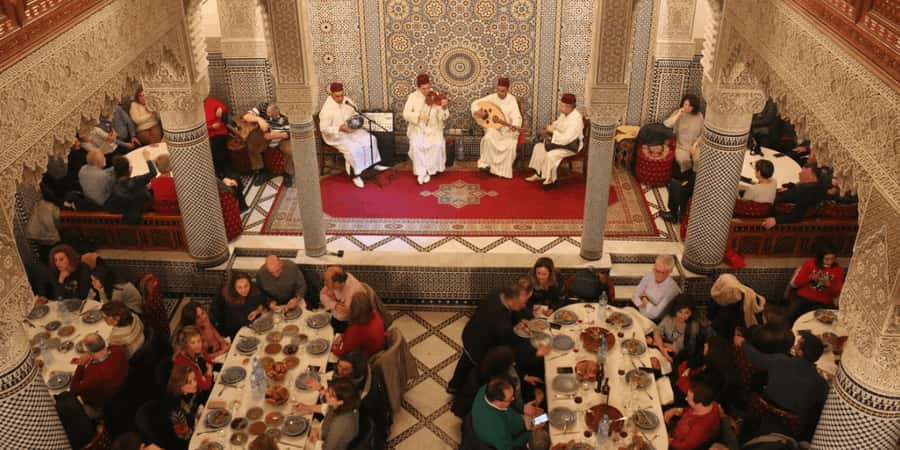 Fes : Unforgettable Dinner Show Experience with hotel pickup - The show build-up: drummers, violin, oud