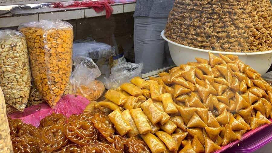 Fez: Foodie tour in the old Medina - Souks, history, and the short stops that explain how Fez runs