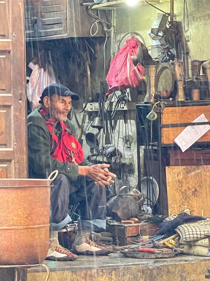 Friend tour guide to Fes Medina private walking tour - Bab Rcif to the Medina maze: start where locals enter