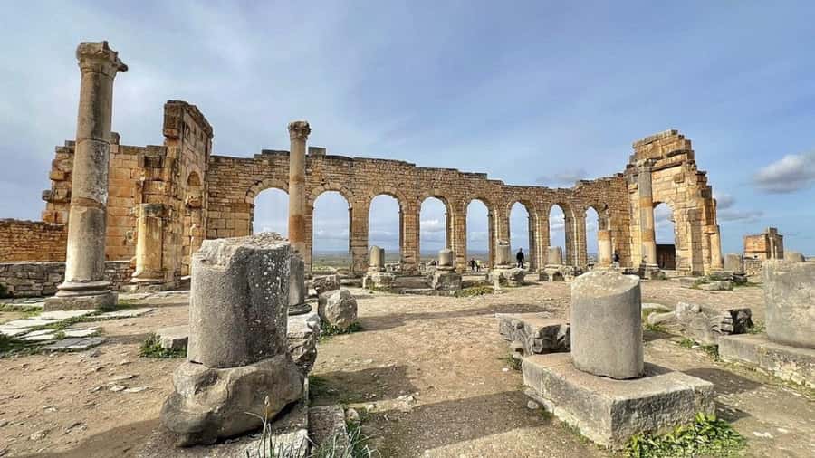 From Fes Day Trip to Meknes,Volubilis,Moulay Idriss Zerhoun - Getting started at 9am: pickup, Sidi Chahed, and the road rhythm