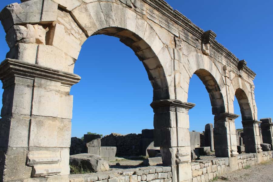 From Fez: Volubilis Moulay Idriss and Meknes Day Trip - Key highlights worth planning around