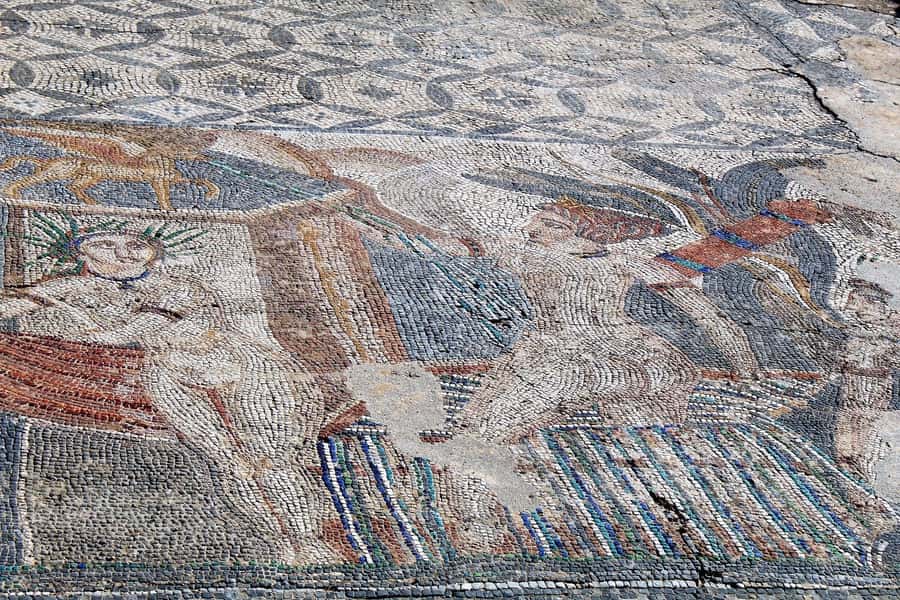 From Fez: Volubilis Moulay Idriss and Meknes Day Trip - Meknes Medina: XVII-century gates and Bab Mansour impact
