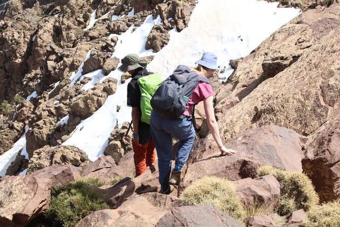 From Marrakech: Atlas Mountains Talamrout Summit day hike & Trek - Lunch on the descent: vegetarian-friendly comfort when you’re ready