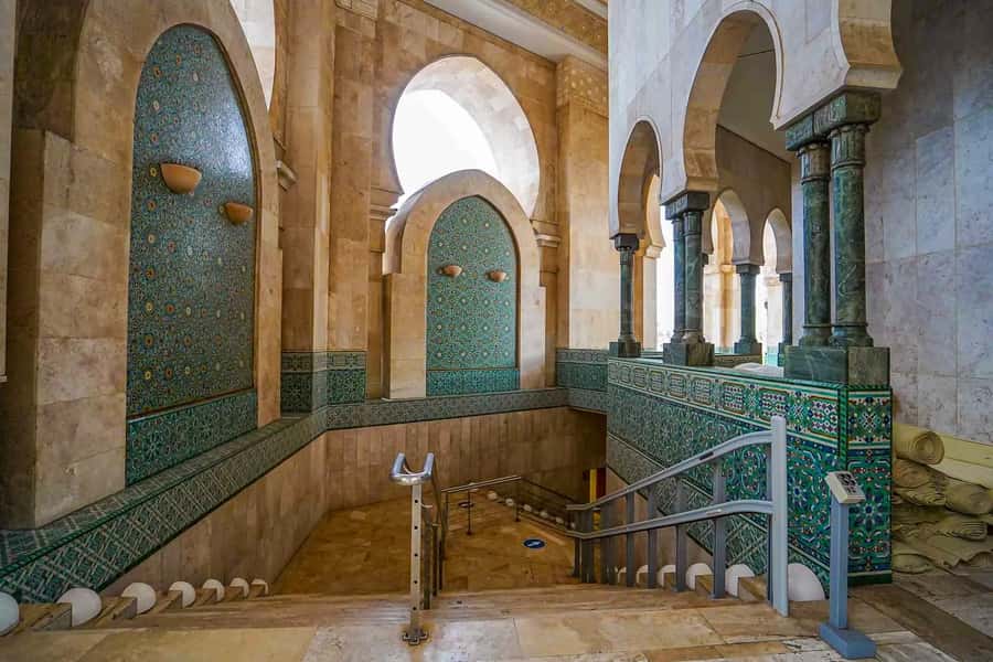 From Marrakech: Casablanca Tour & Hassan II Mosque Visit - Mohammed V Square photo stop: short, useful, and city-sized