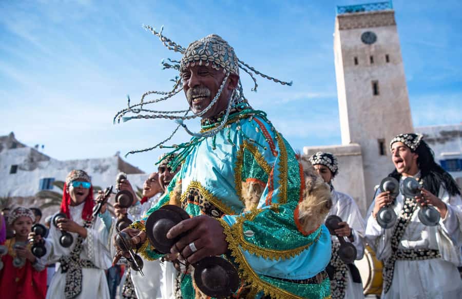 From Marrakech to Essaouira coast day tour - The long van ride: Haouz plains, Chichaoua stop, and that argan-tree approach