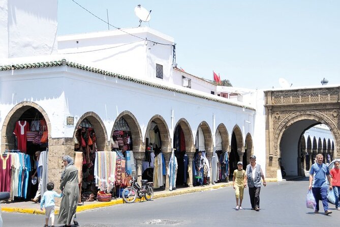 From Rick’s Café to Royal Palaces: A Casablanca Adventure - Quartier Habous near the Royal Palace: craft shopping with style