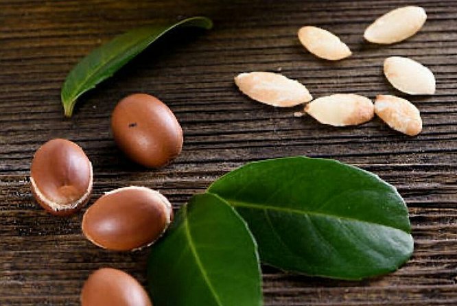 Go Rolaxe Go Massage and Spa with argan oil ® - What’s Included: Steam, Scrub, Tea, Then Argan Oil Massage