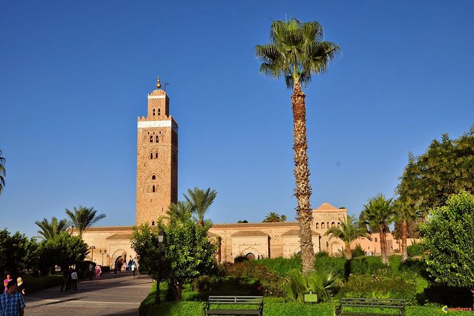 Guided Unveiling the Medina's Wonders of Marrakech - Saadian Tombs: Power, Memory, and Fine Stonework