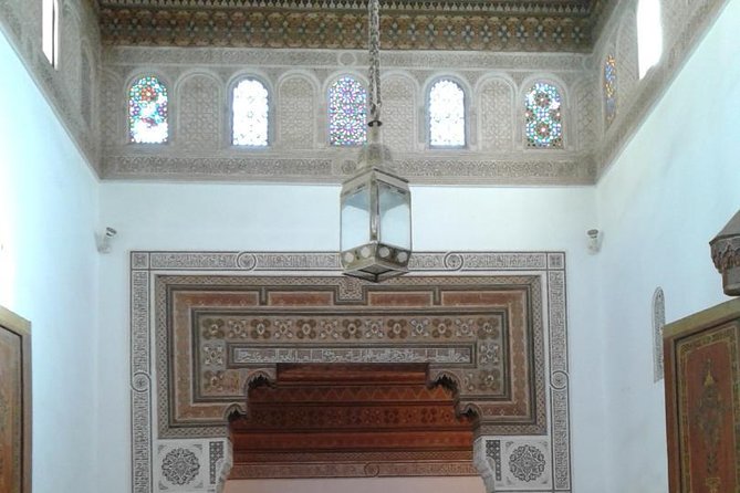Guided walking tour in Marrakech - Where the tour starts: finding Poste du Maroc and BARID CASH without losing time