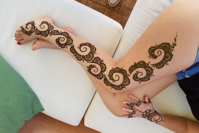 Henna Art Discovery - Getting Your Henna Tattoo Drawn: The Real Point of the Trip