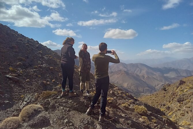 Hiking and summiting the Atlas Mountains day trip from Marrakech - Asni market stop: a Saturday bonus, not guaranteed