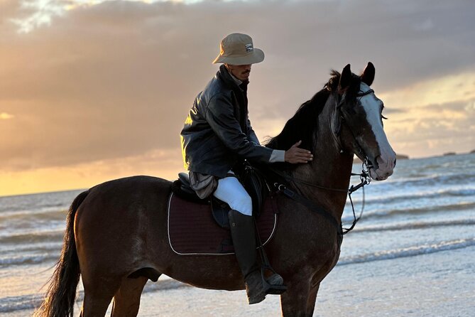 Horseback riding at sunset (2 hours) - Practical logistics: timing, getting there, and what to wear