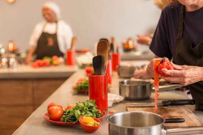 l'Atelier - Moroccan Cooking Workshop in Essaouira - The souk walk: using spices the Moroccan way (not just buying them)